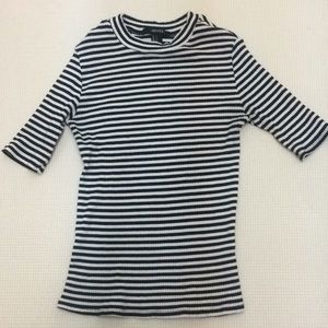 Forever 21 Stripped Top Round Neck. Small, worn.